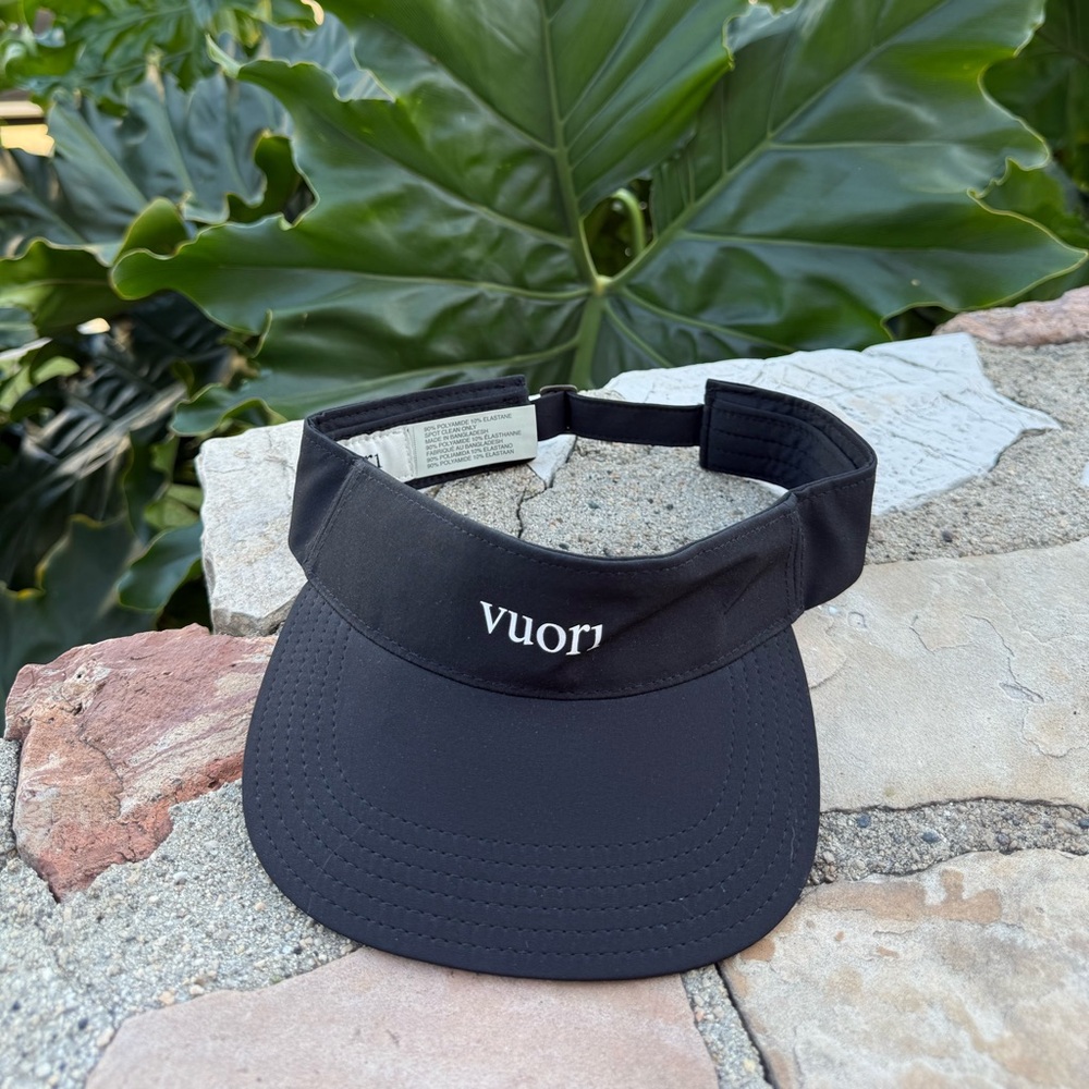 Vuori Black Adjustable Sun Visor